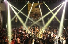 江西景德镇：瓷都文旅“夜宴”绽放光彩