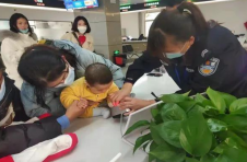 江西大余：小小户籍窗口 连着千家万户
