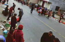 江西吉水：马路早市成历史