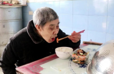 江西德兴：村民接力 保障“留守”老人一日三餐