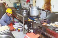 江西南昌西湖区：加装燃气安全装置 让居民和店主用上“放心气”