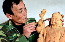 汪宣坤：让沉睡的木头“活”了起来