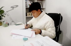张华丰：用青春拨亮山村里的灯火