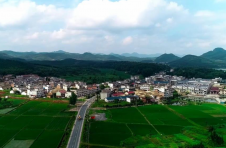 江西分宜：“窗口村”的“三个担当”