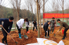 江西寻乌：植树添新绿 不负好春光