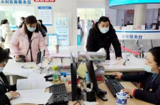 江西景德镇珠山区：帮代办“一条龙”服务 便民高效获群众点赞