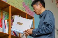 葛东阳：“每月买多少钱的米，就买多少钱的书”