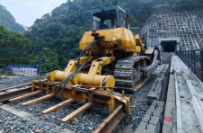 江西赣州：兴泉铁路全线铺轨贯通