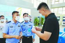 南昌交警发出江西首批C6驾驶证