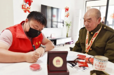 江西鹰潭月湖区：暖情办理优待证 感动退役军人心