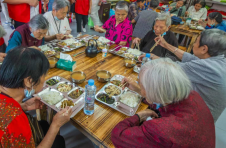 江西南昌西湖区：助餐服务守护老人幸福“食”光